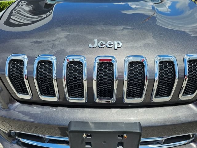 Used 2018 Jeep Cherokee Overland w/ Technology Group AWD/4WD image 9