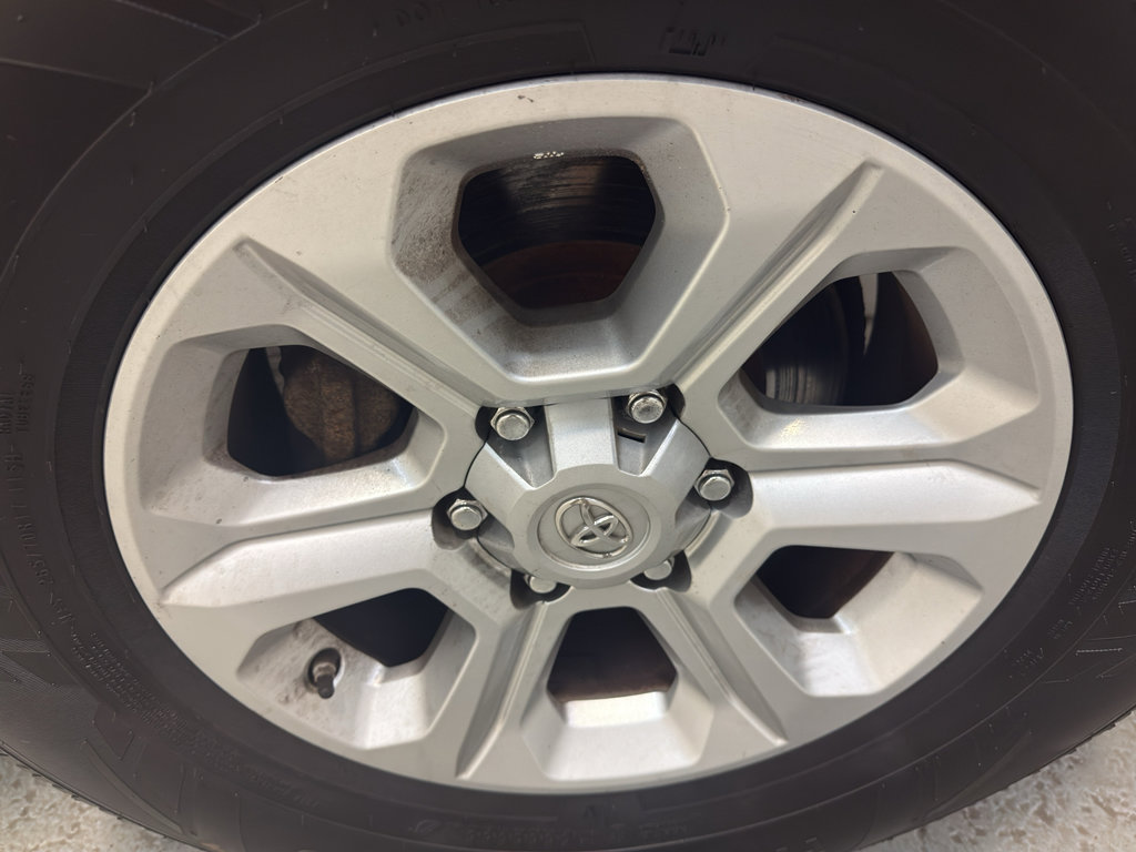 Used 2018 Toyota 4Runner SR5 Premium AWD/4WD image 37