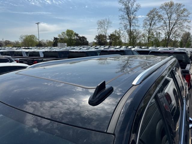 Used 2021 GMC Yukon XL Denali w/ Denali Premium Package image 3