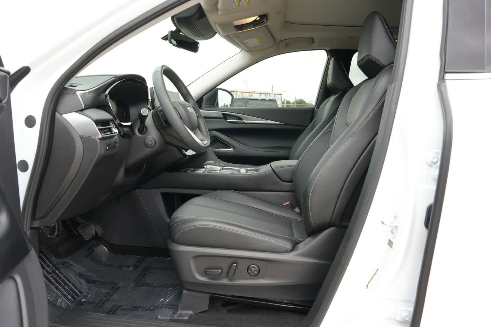 Certified 2026 INFINITI QX60 Luxe w/ Cargo Package AWD/4WD image 17