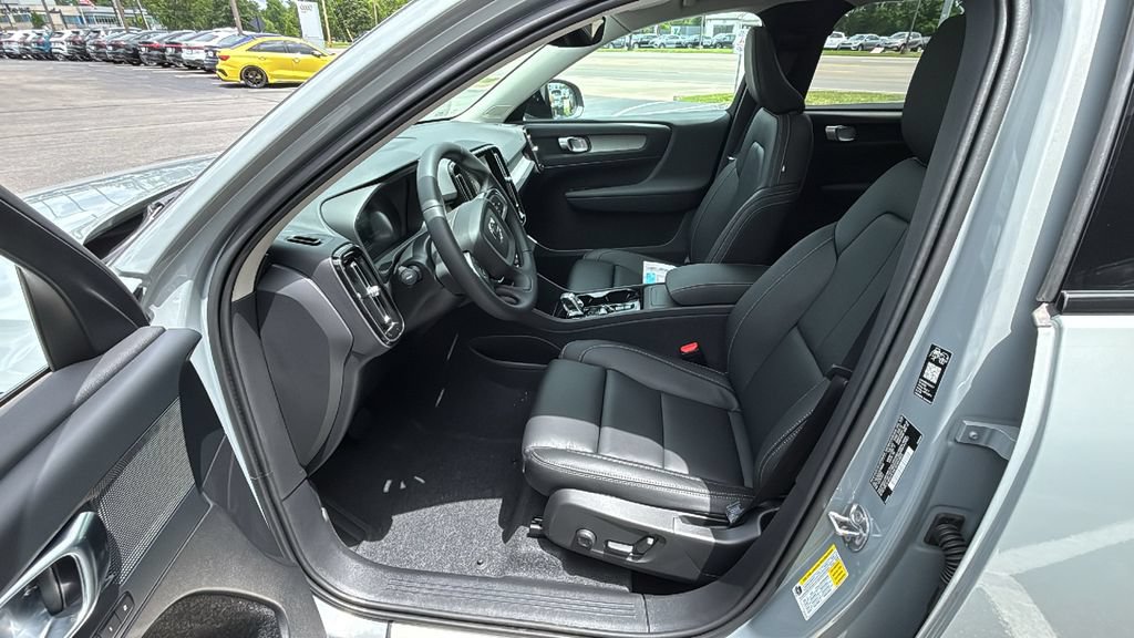 New 2026 Volvo XC40 B5 Plus w/ Protection Package Premier AWD/4WD image 24