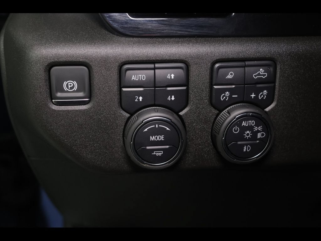 Used 2025 Chevrolet Silverado 3500 High Country w/ Technology Package AWD/4WD image 26