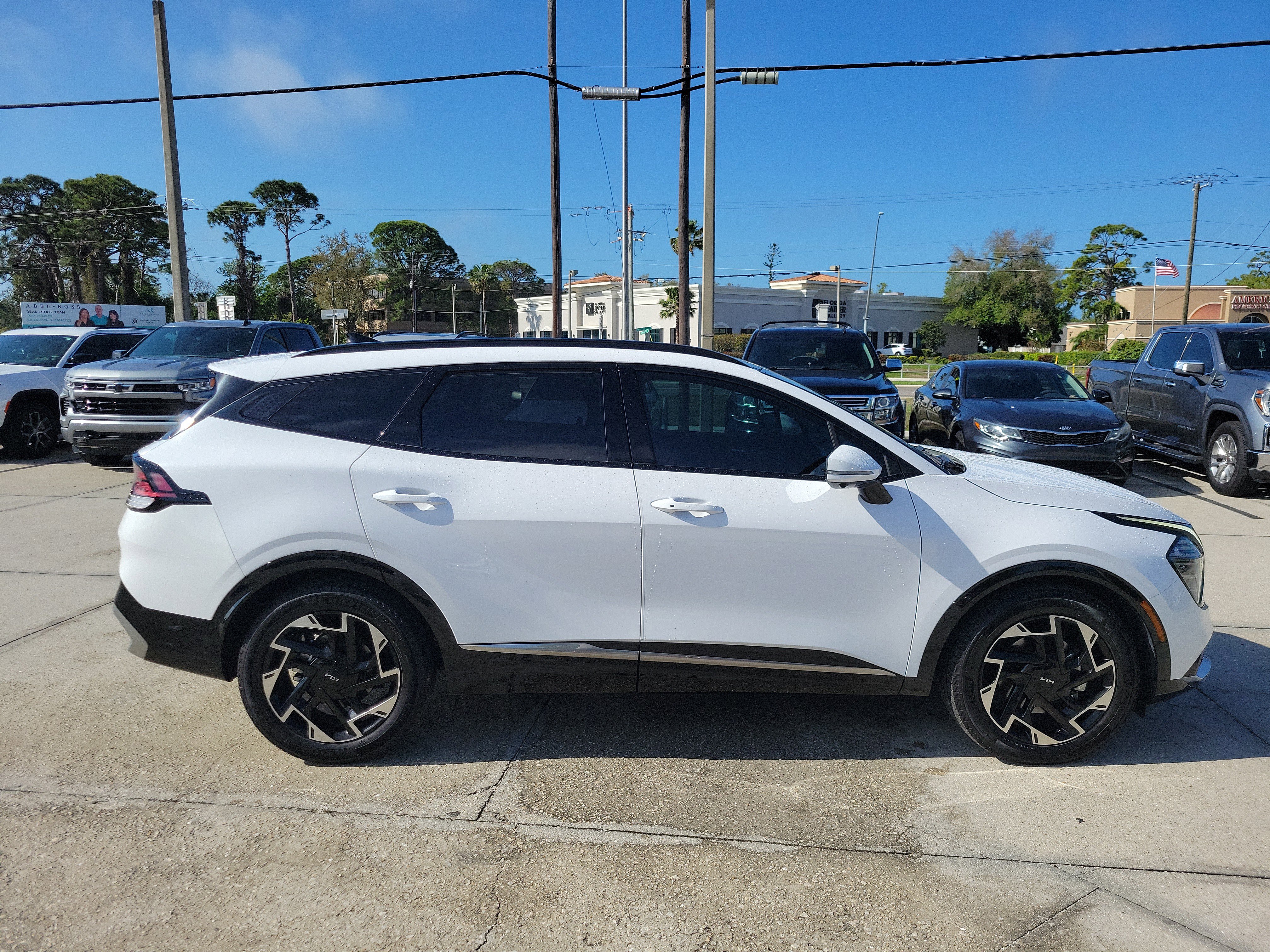 Used 2023 Kia Sportage SX image 3