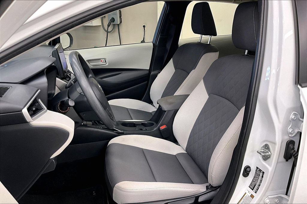 Used 2025 Toyota Corolla LE FWD image 21