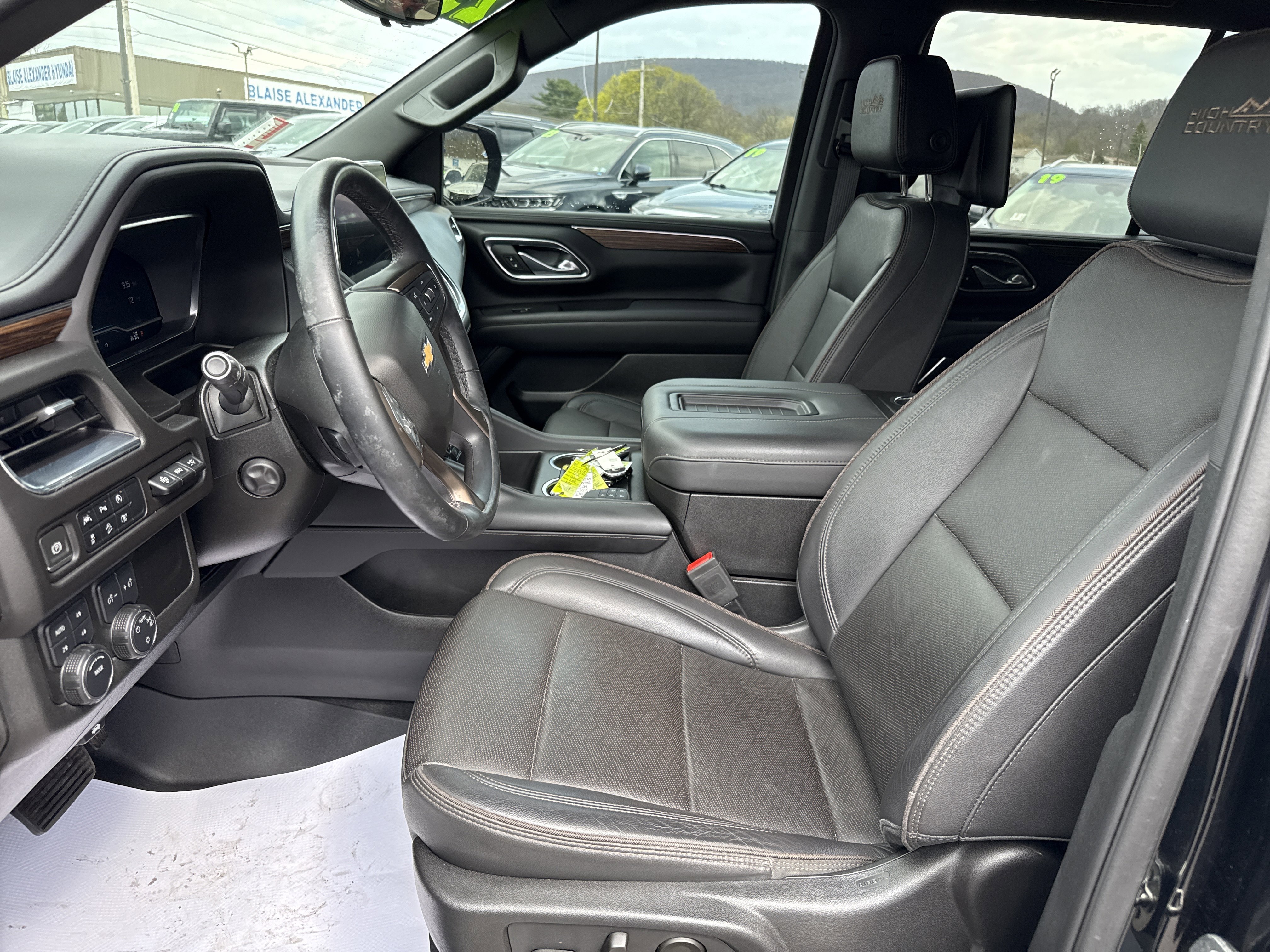 Used 2023 Chevrolet Tahoe High Country AWD/4WD image 12