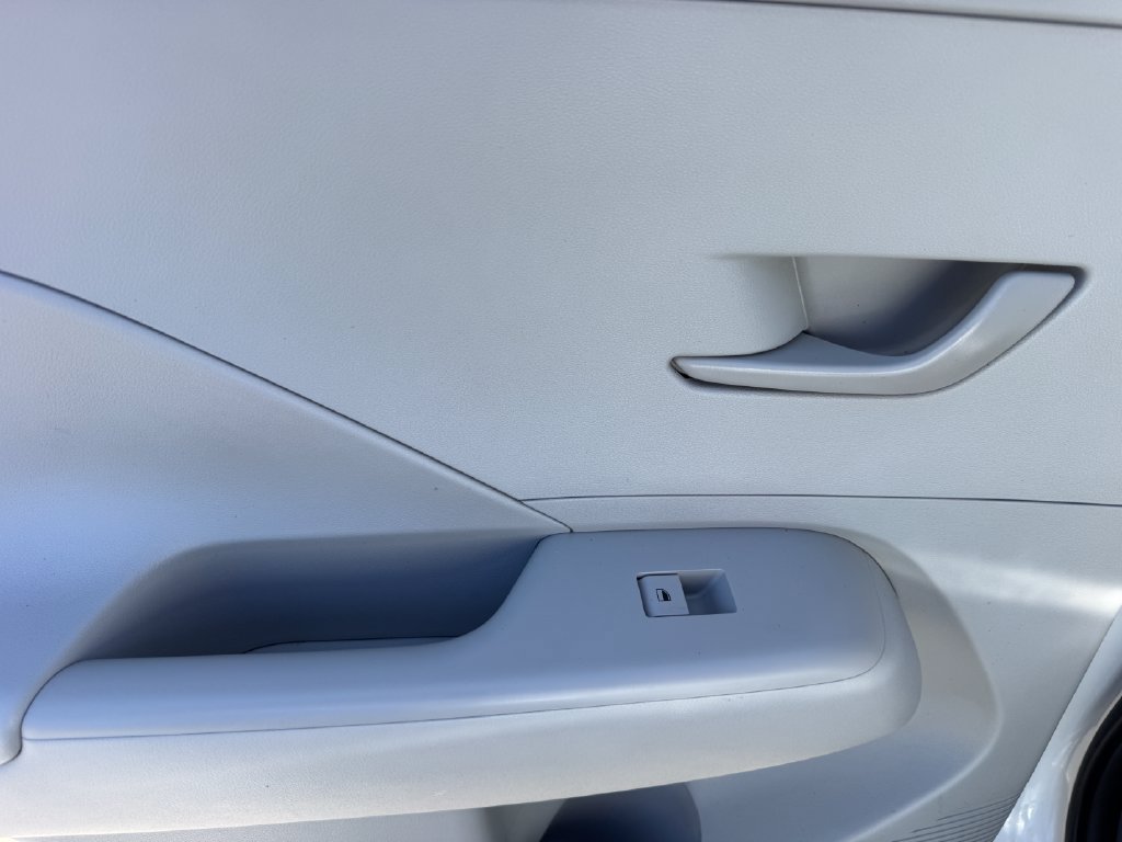 Certified 2025 Hyundai Kona SEL FWD image 19