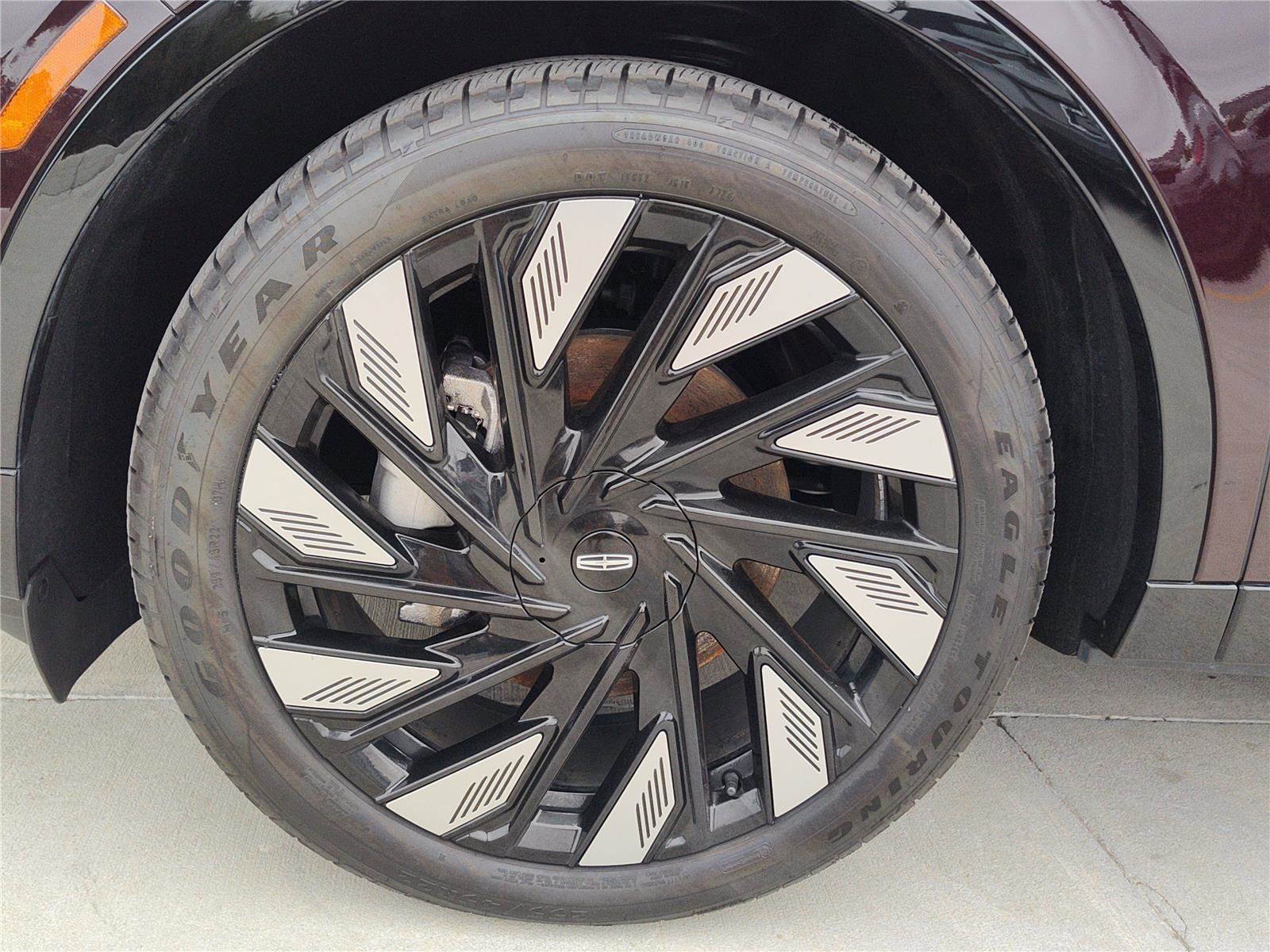 Used 2025 Lincoln Nautilus Reserve image 13