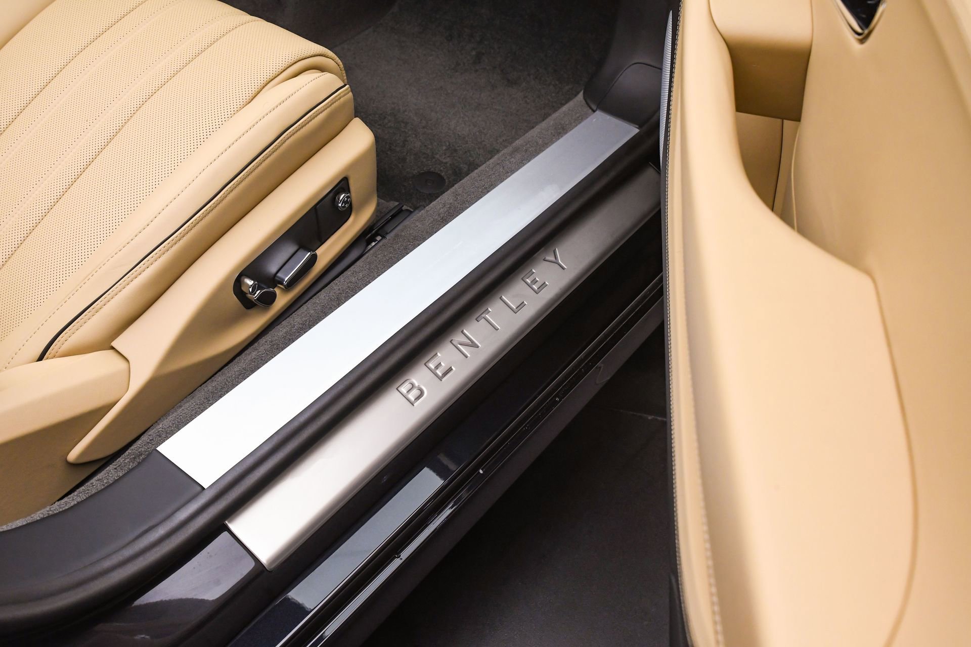 New 2026 Bentley Continental GTC image 42