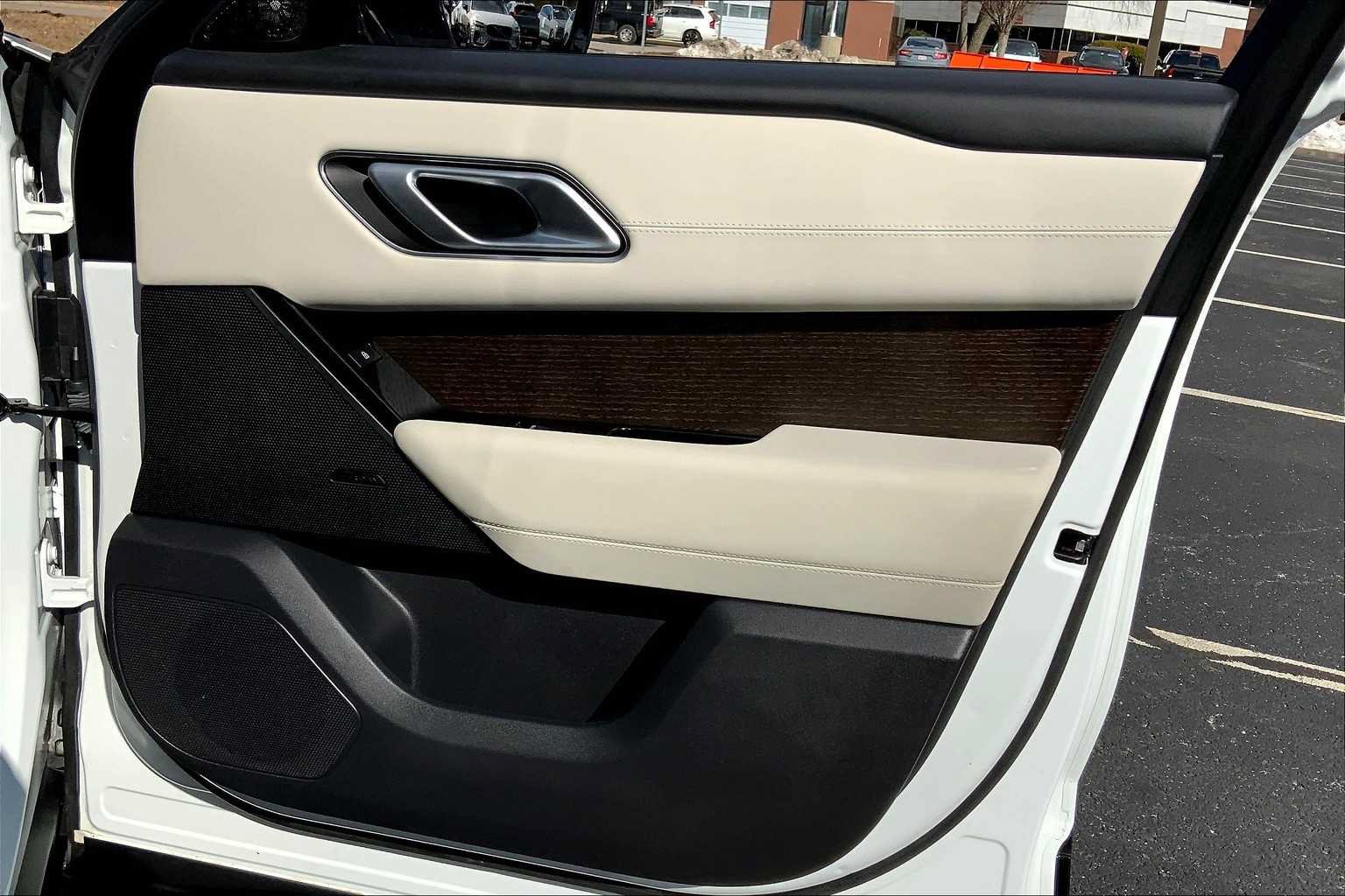 Certified 2022 Land Rover Range Rover Velar R-Dynamic S AWD/4WD image 22