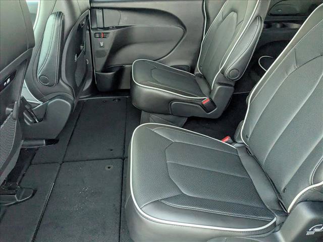 New 2026 Chrysler Pacifica Limited w/ S Appearance Package AWD/4WD image 17