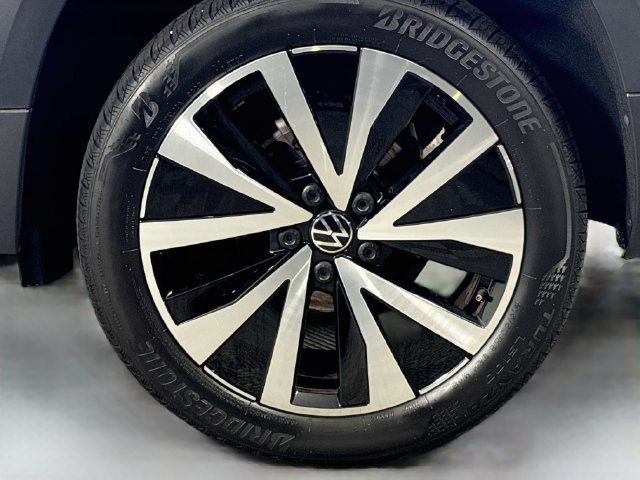 Used 2024 Volkswagen Taos SE FWD image 33