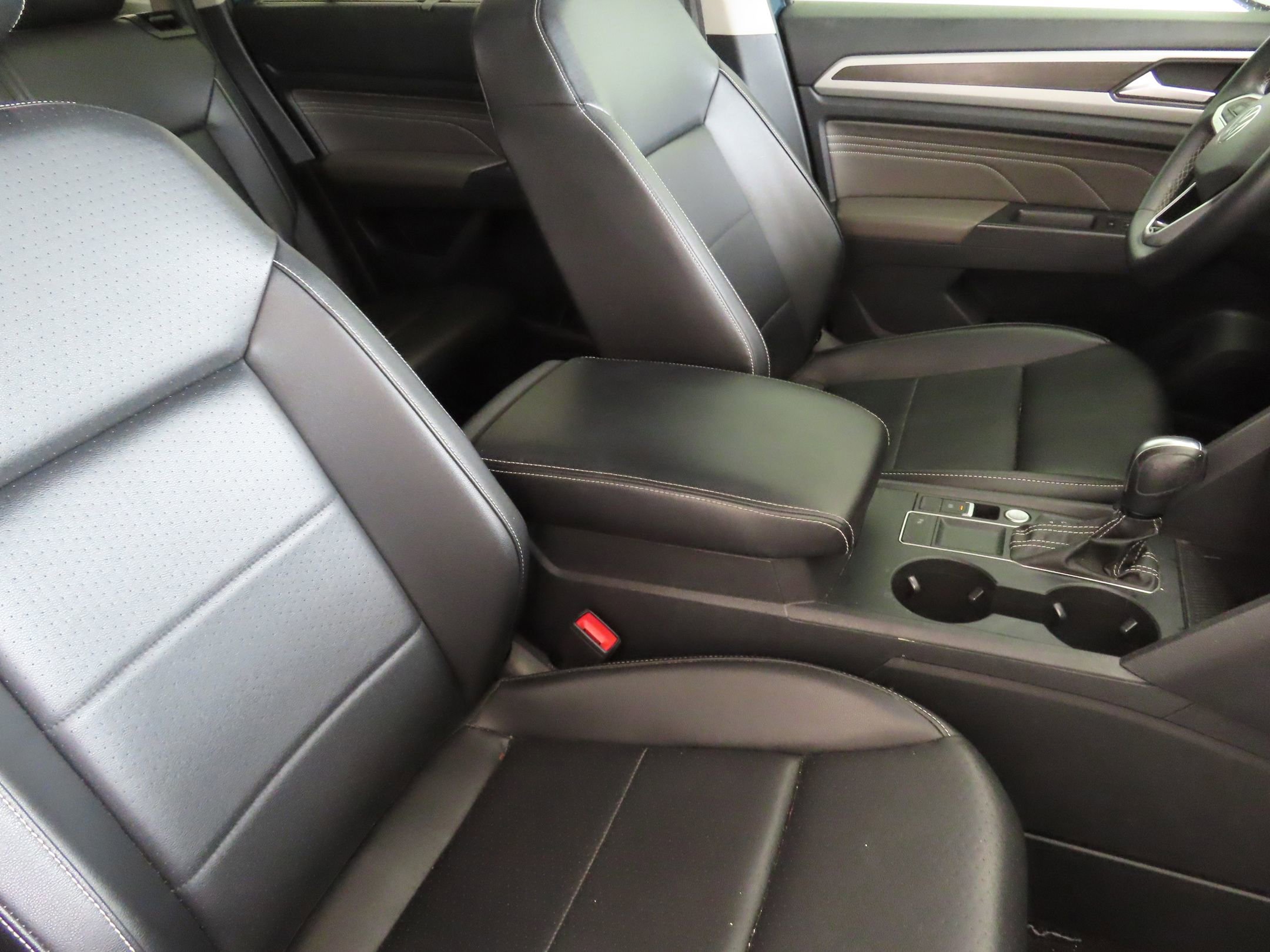 Used 2021 Volkswagen Atlas SE FWD image 24