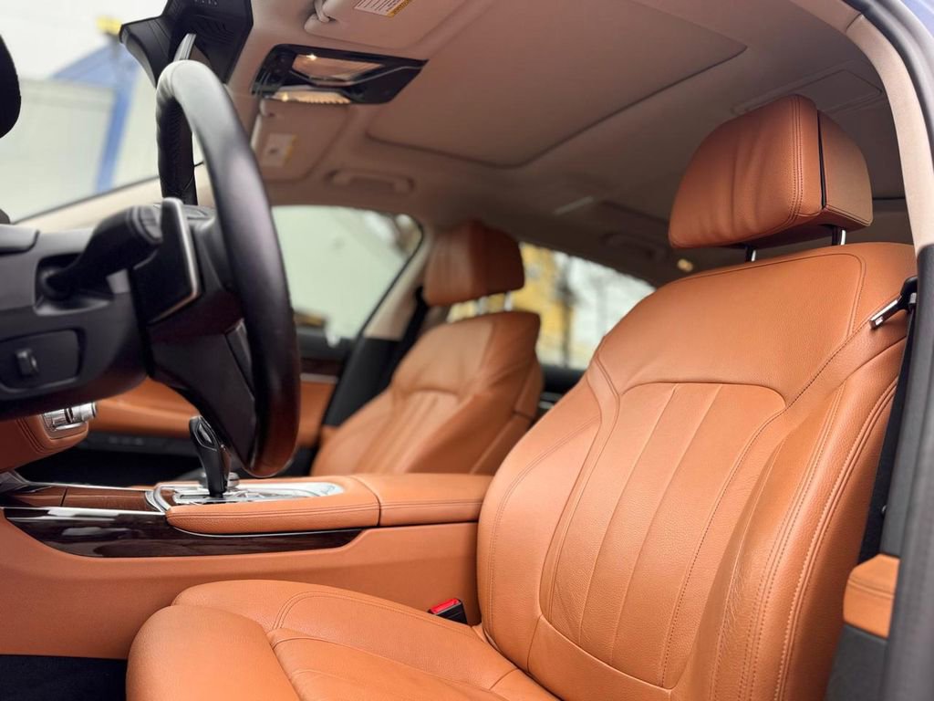 Used 2021 BMW 740i xDrive image 18