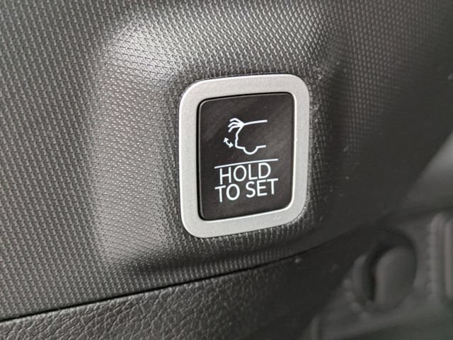 Certified 2023 Jeep Grand Cherokee Summit w/ Luxury Tech Group V AWD/4WD image 11