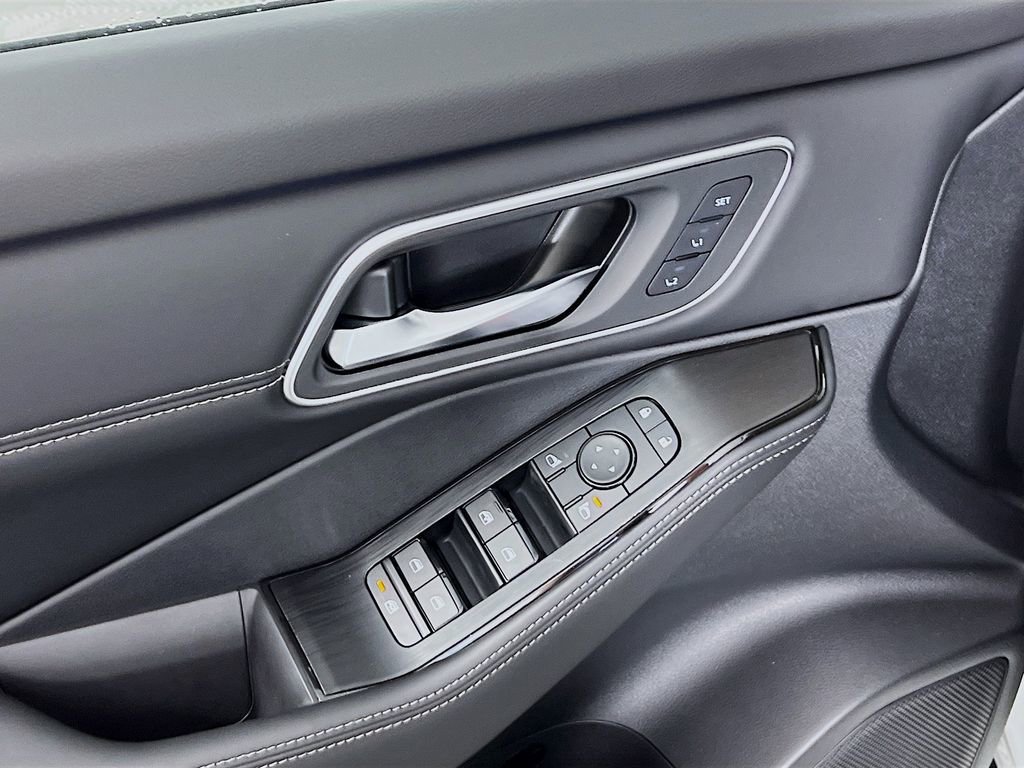 New 2026 Nissan Rogue Platinum AWD/4WD image 16