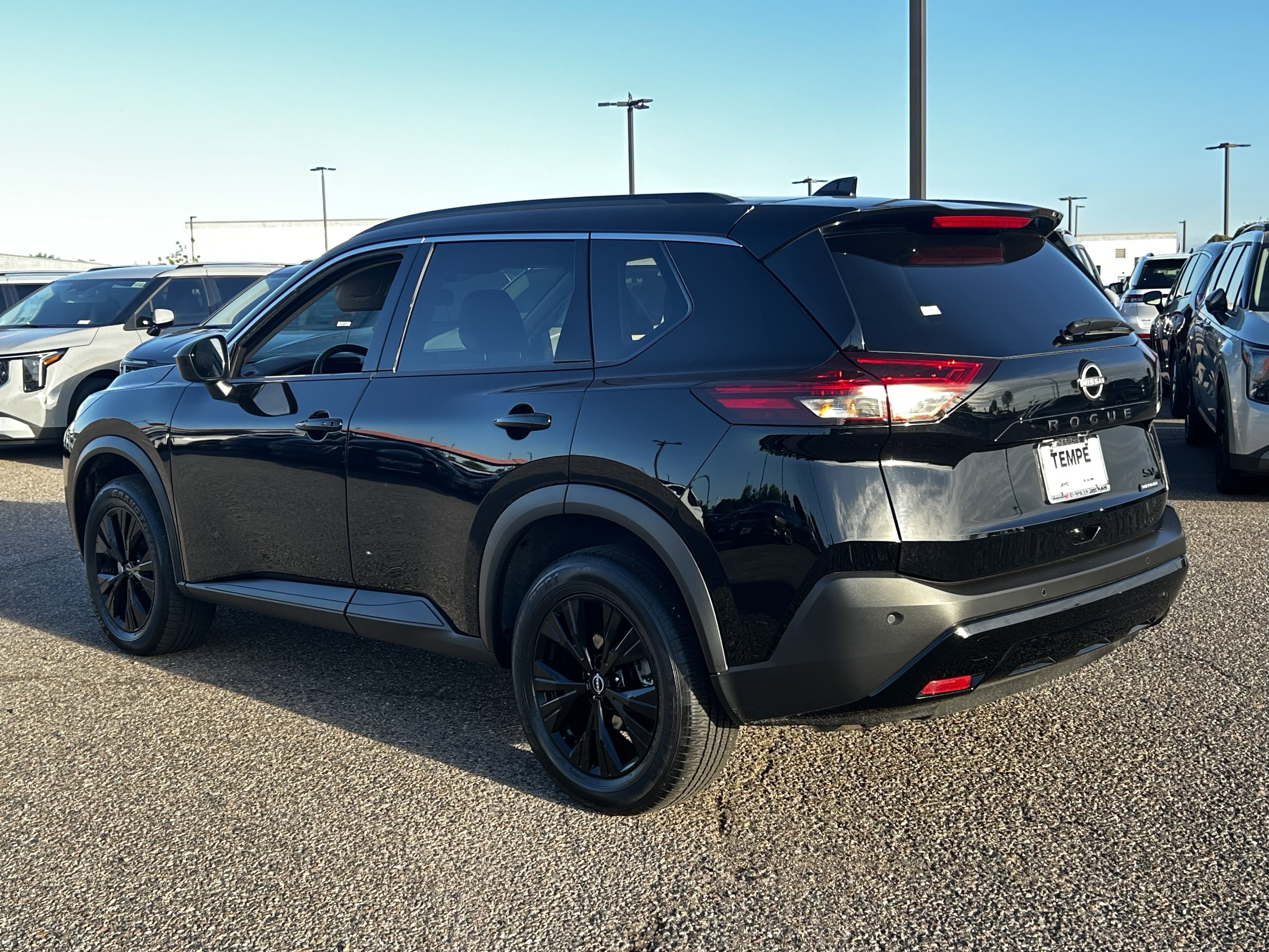 Used 2023 Nissan Rogue SV w/ SV Premium B Package image 6