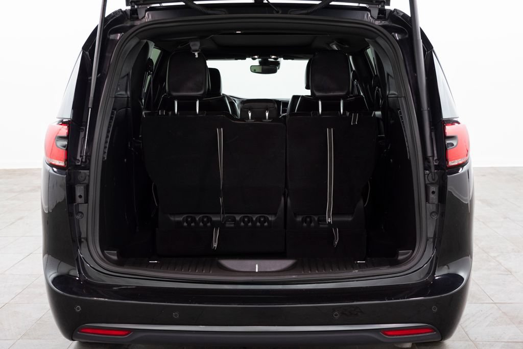Used 2026 Chrysler Pacifica Limited w/ S Appearance Package FWD image 17