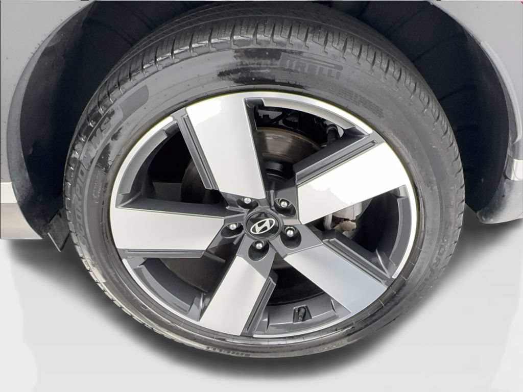 Used 2025 Hyundai Santa Fe Limited FWD image 12