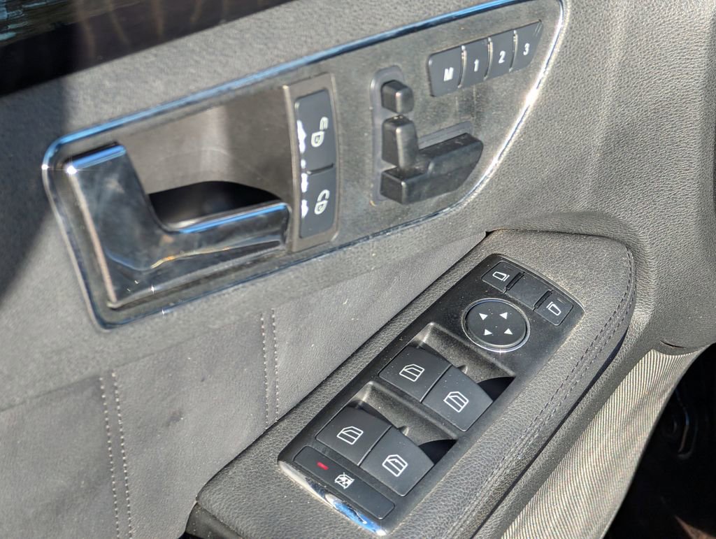 Used 2010 Mercedes-Benz E 350 Sedan image 16