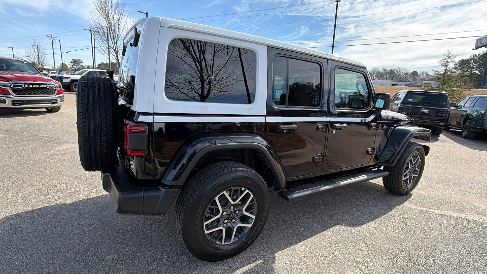 New 2026 Jeep Wrangler Unlimited Sahara w/ Whitecap Package AWD/4WD image 8