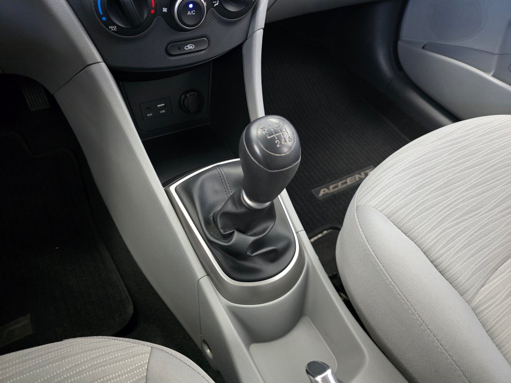 Used 2016 Hyundai Accent SE FWD image 28