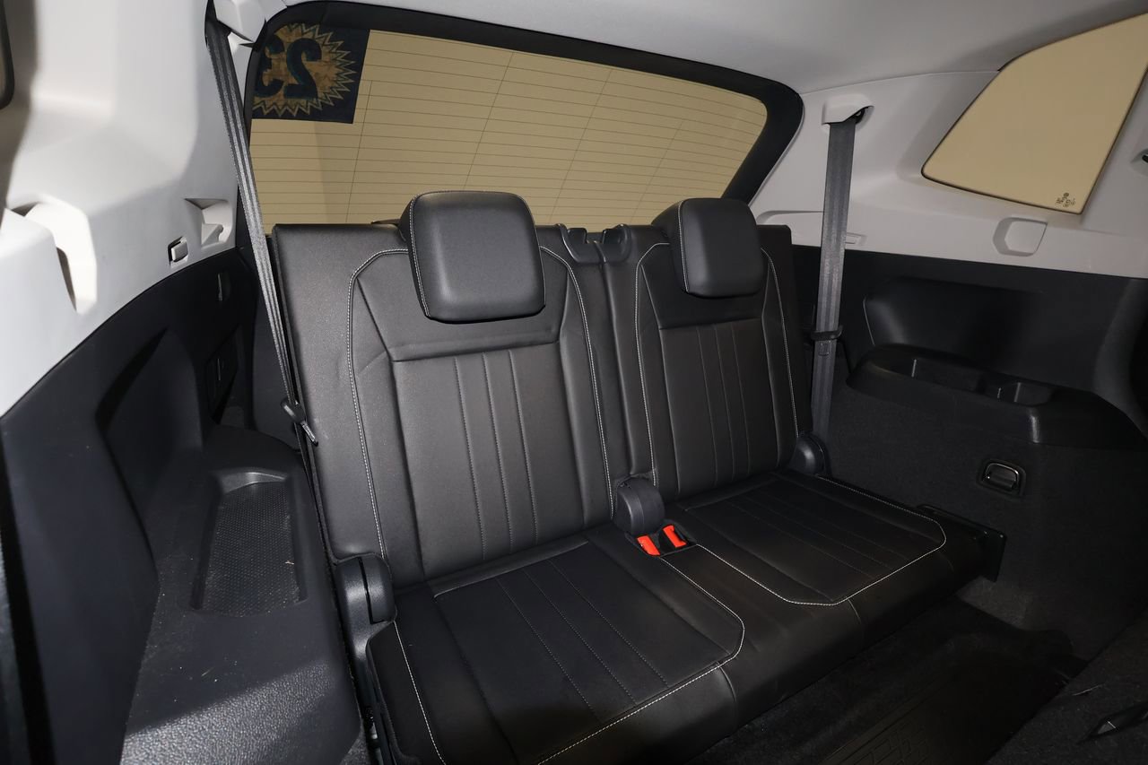 Used 2023 Volkswagen Tiguan SE w/ Panoramic Sunroof Package image 24