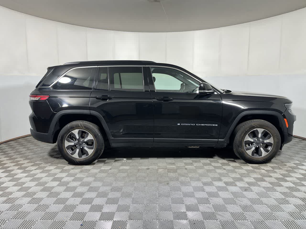 Used 2024 Jeep Grand Cherokee Limited 4xe AWD/4WD image 9