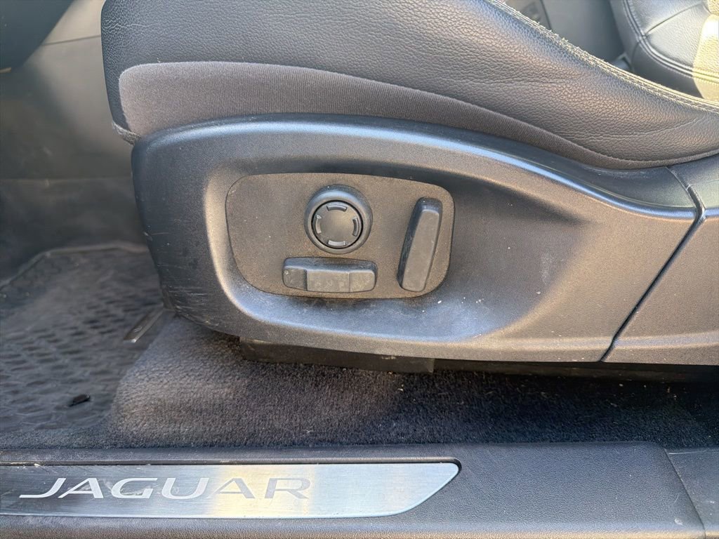 Used 2018 Jaguar E-PACE SE image 23