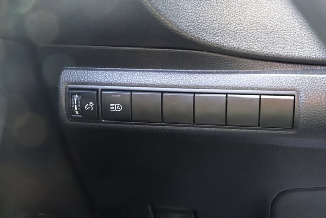 Used 2025 Toyota Corolla LE FWD image 34