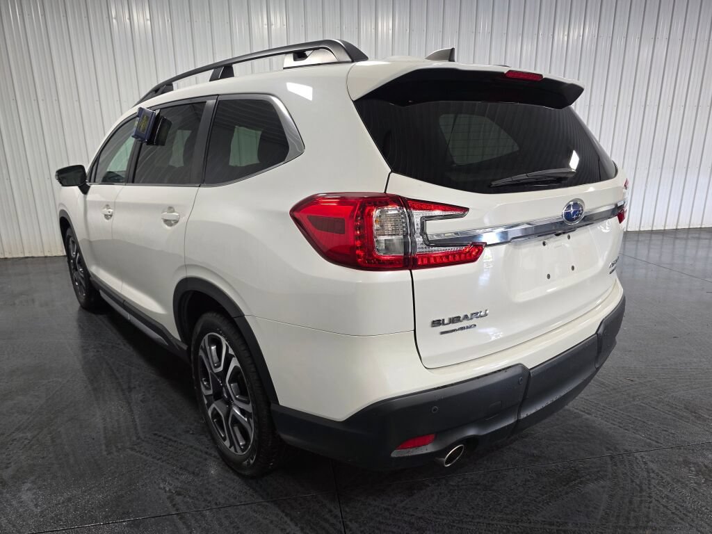 Used 2023 Subaru Ascent Limited AWD/4WD image 3