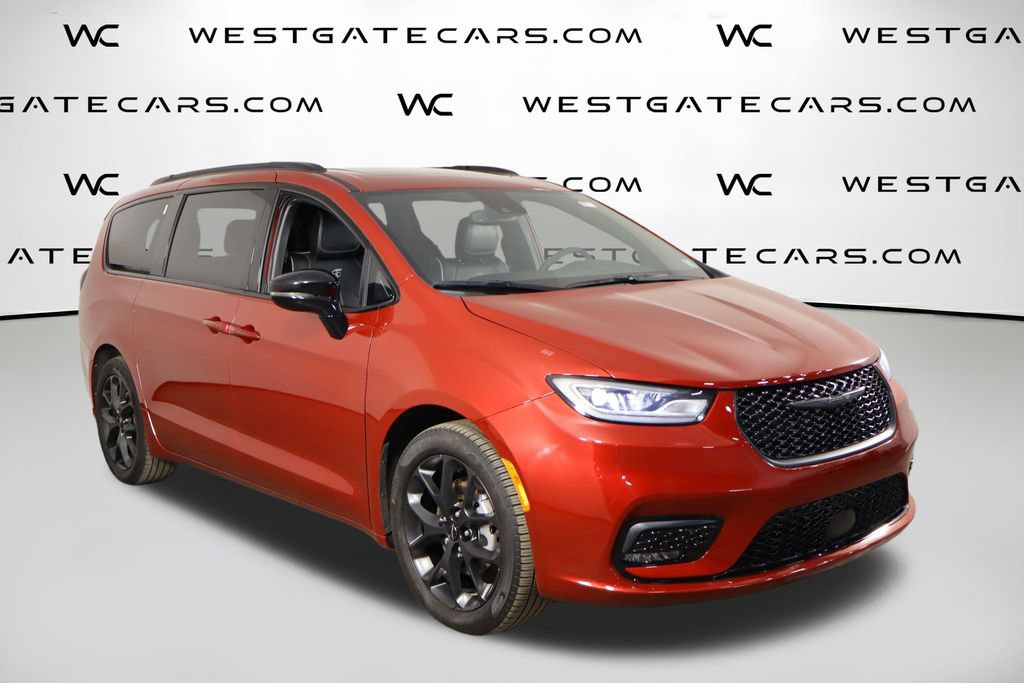 Used 2025 Chrysler Pacifica Limited FWD image 35