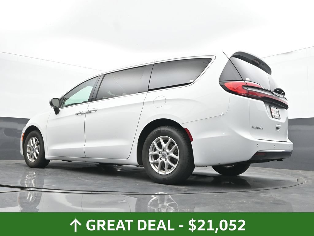 Used 2023 Chrysler Pacifica Touring-L FWD image 48