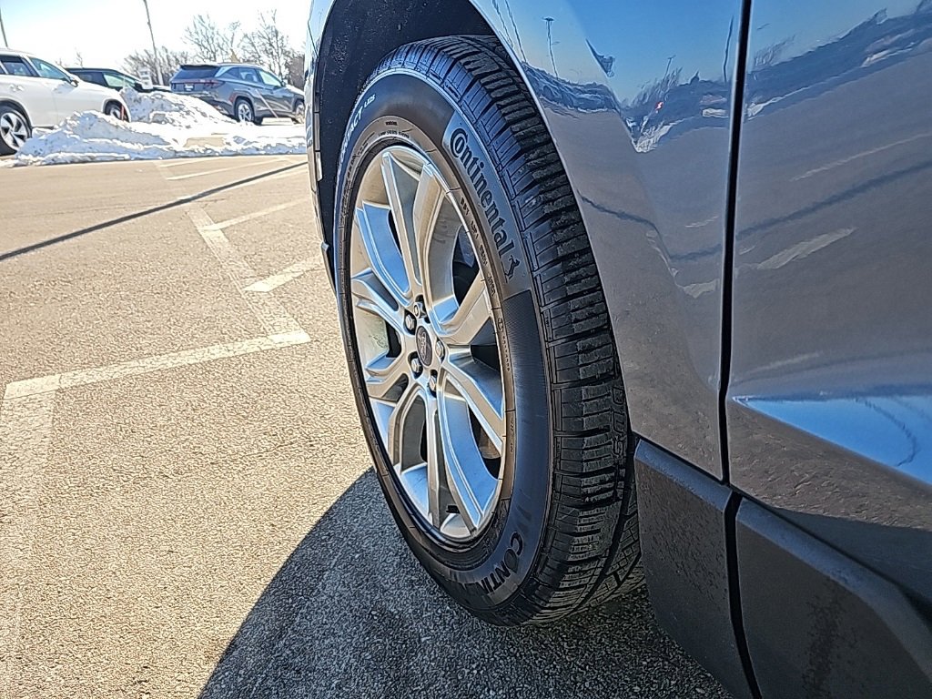 Used 2019 Ford Edge Titanium w/ Equipment Group 301A image 43