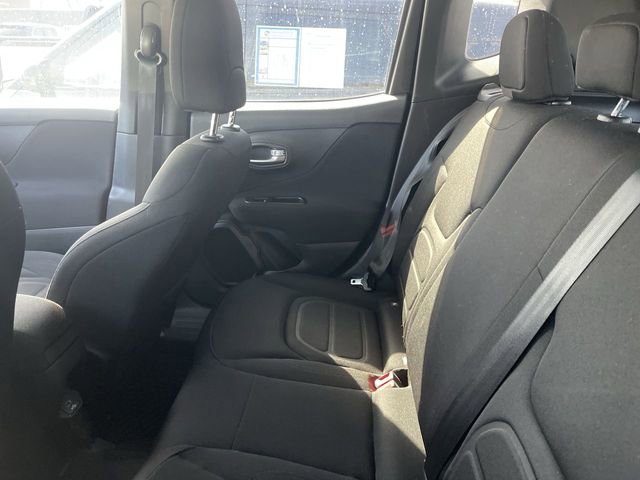 Used 2020 Jeep Renegade Latitude w/ Cold Weather Group image 4