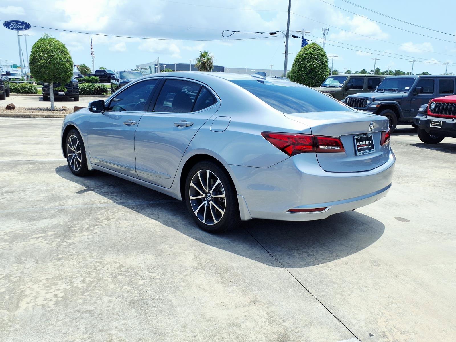 Used 2016 Acura TLX V6 w/ Technology Package FWD image 4
