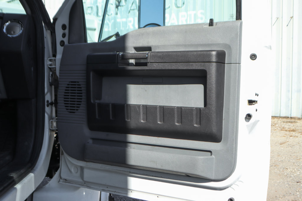 Used 2015 Ford F650 2WD Crew Cab Super Duty image 39