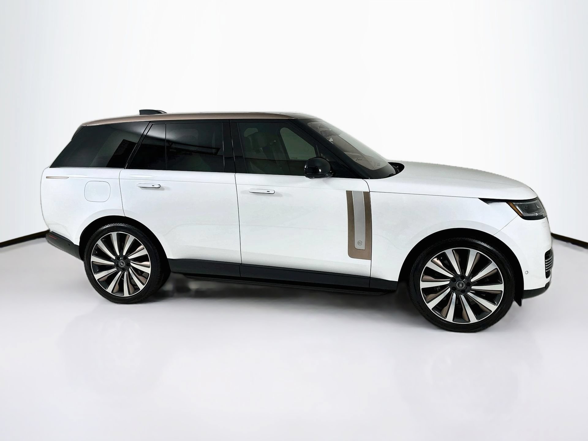 Used 2023 Land Rover Range Rover SV AWD/4WD image 9