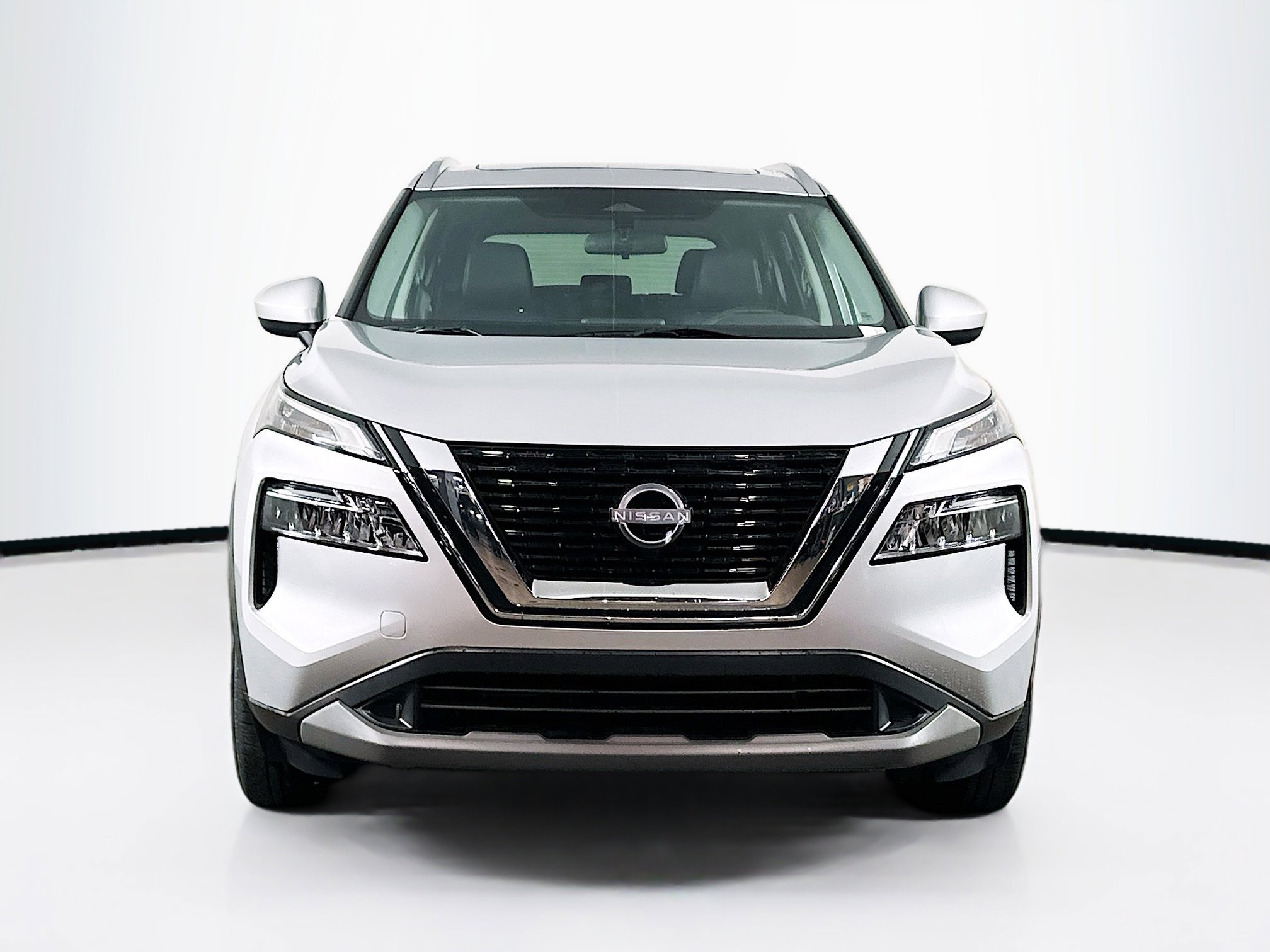 Used 2023 Nissan Rogue SV w/ SV Premium B Package image 2