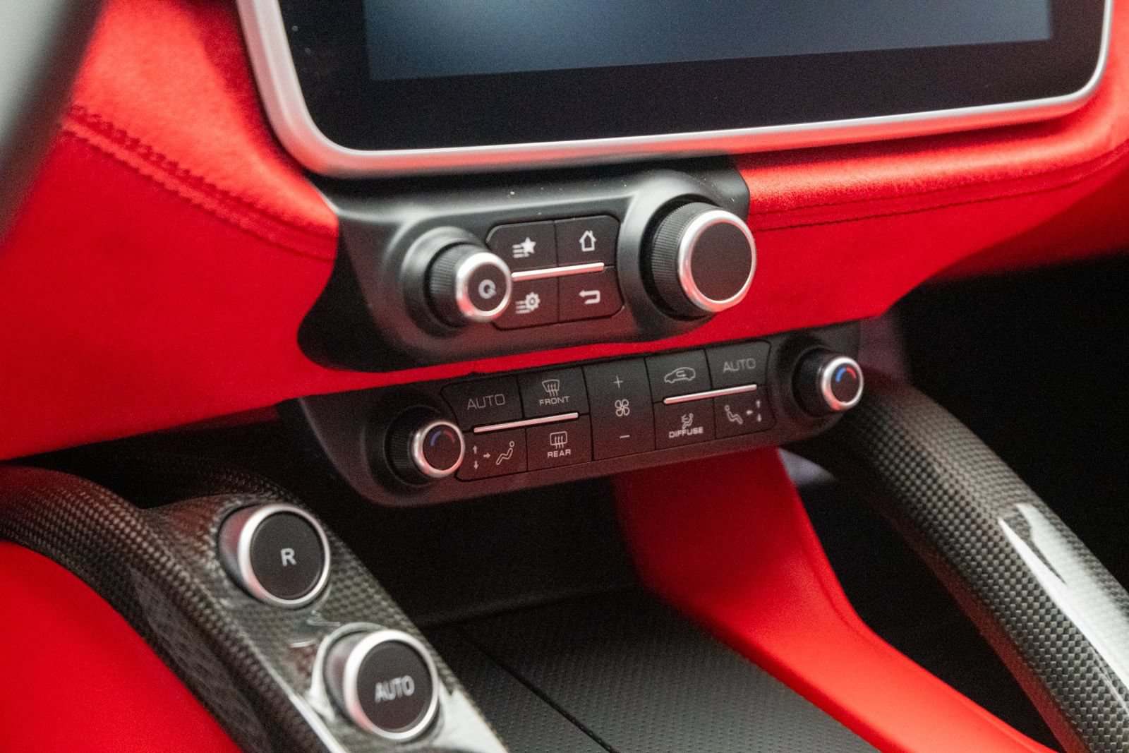 Used 2018 Ferrari GTC4Lusso AWD/4WD image 24