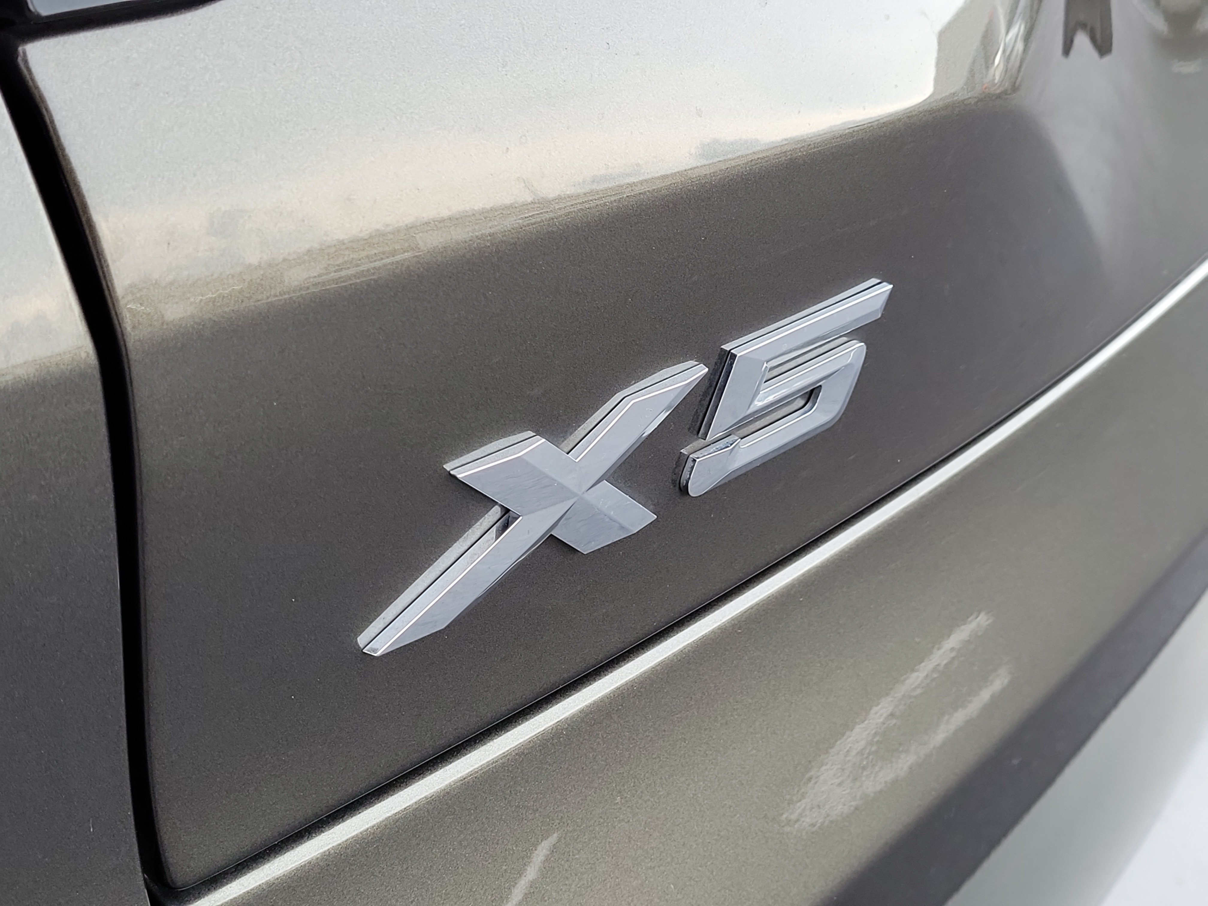 Used 2025 BMW X5 xDrive40i w/ M Sport Package AWD/4WD image 5