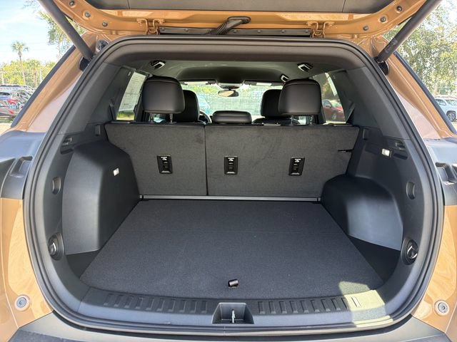 New 2027 Chevrolet Equinox LT w/ Convenience Package II FWD image 11