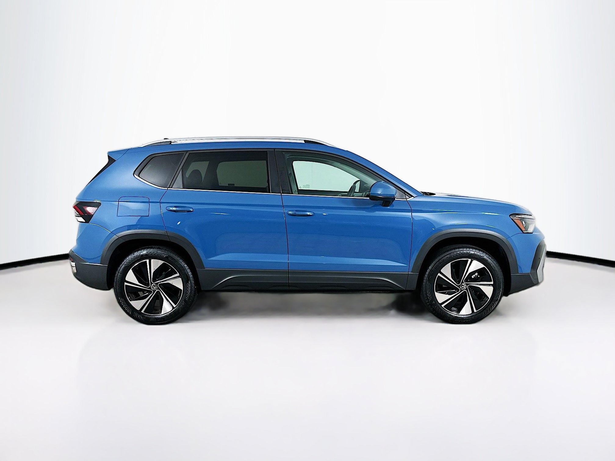 Used 2025 Volkswagen Taos SE AWD/4WD image 10