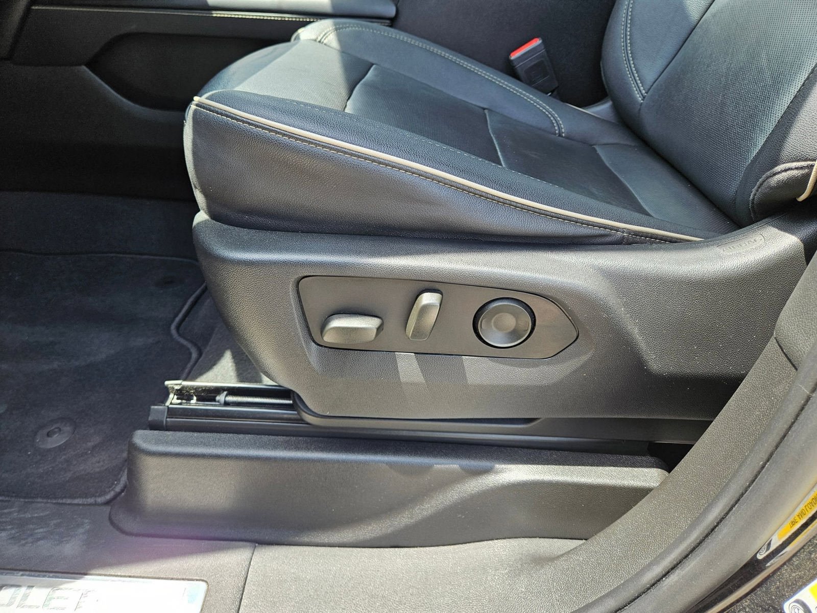 Used 2022 Chevrolet Tahoe Premier AWD/4WD image 22