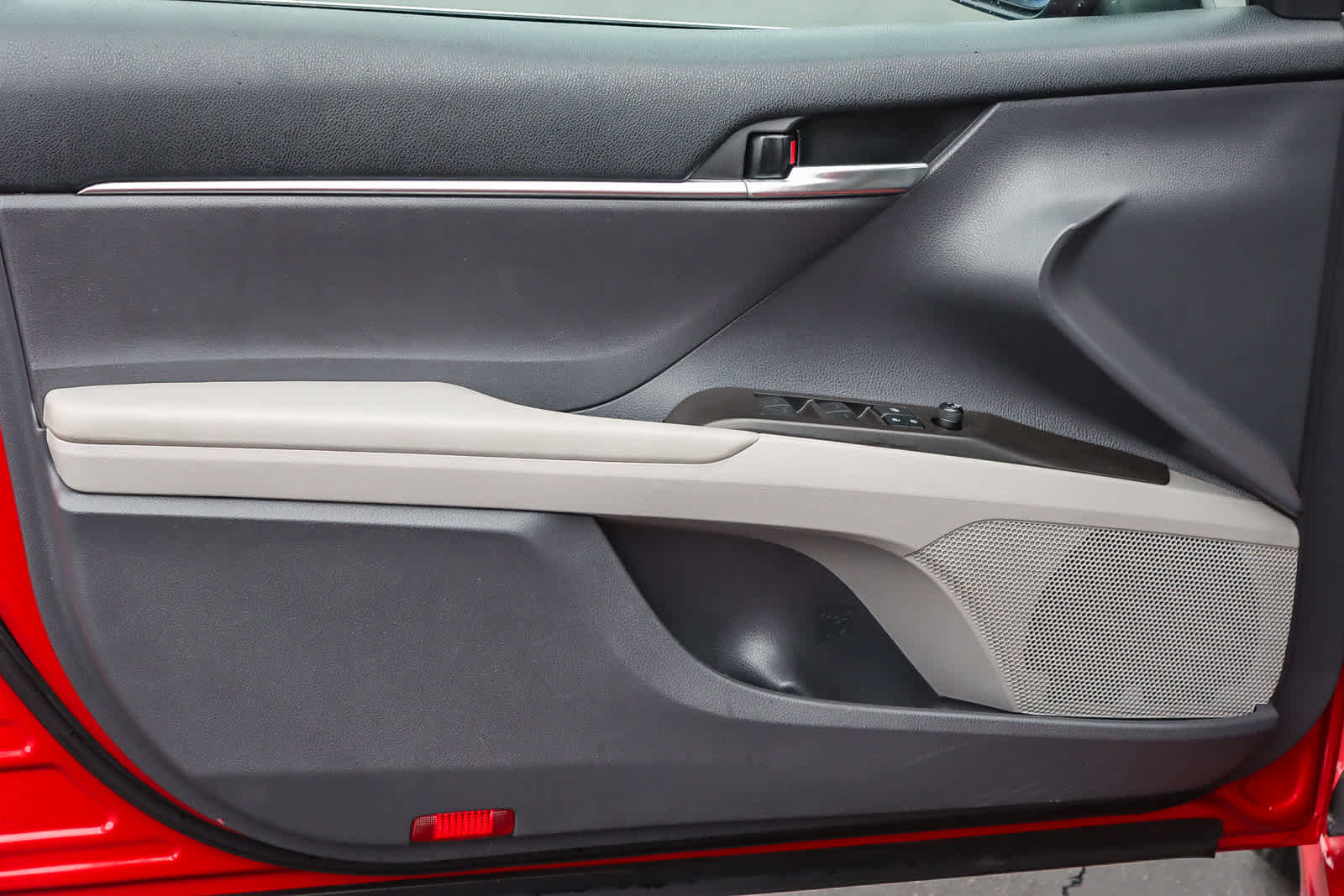 Used 2021 Toyota Camry SE image 19