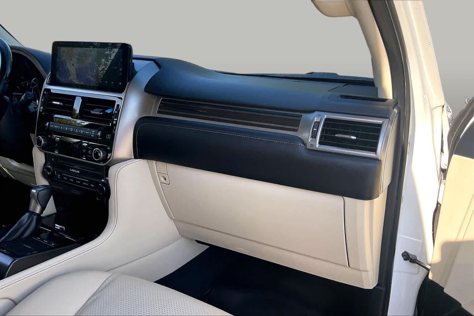 Used 2022 Lexus GX 460 Luxury w/ Sport Design Package AWD/4WD image 19