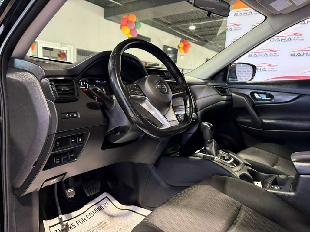 Used 2018 Nissan Rogue SV image 17