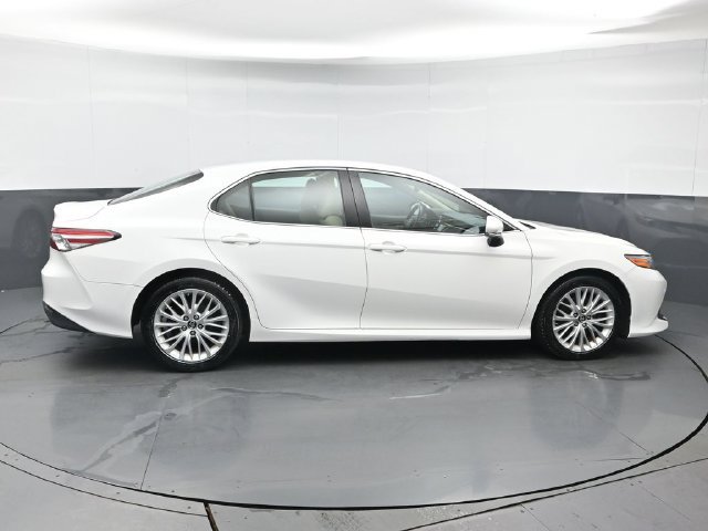 Used 2018 Toyota Camry XLE FWD image 6