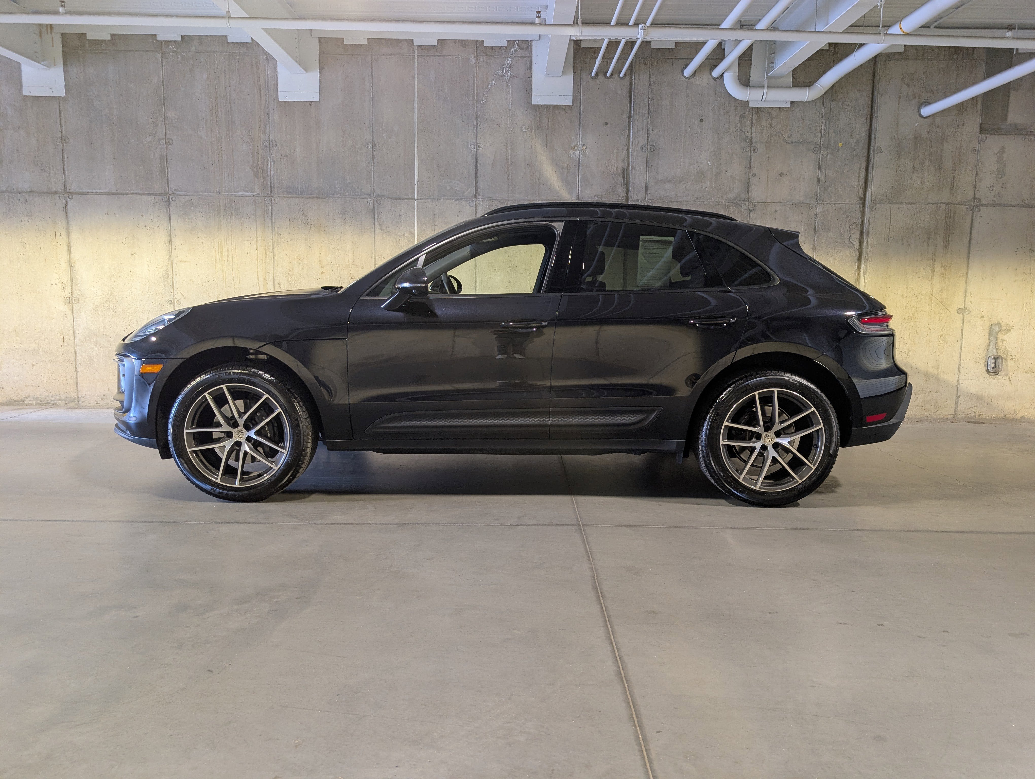 Certified 2025 Porsche Macan image 2