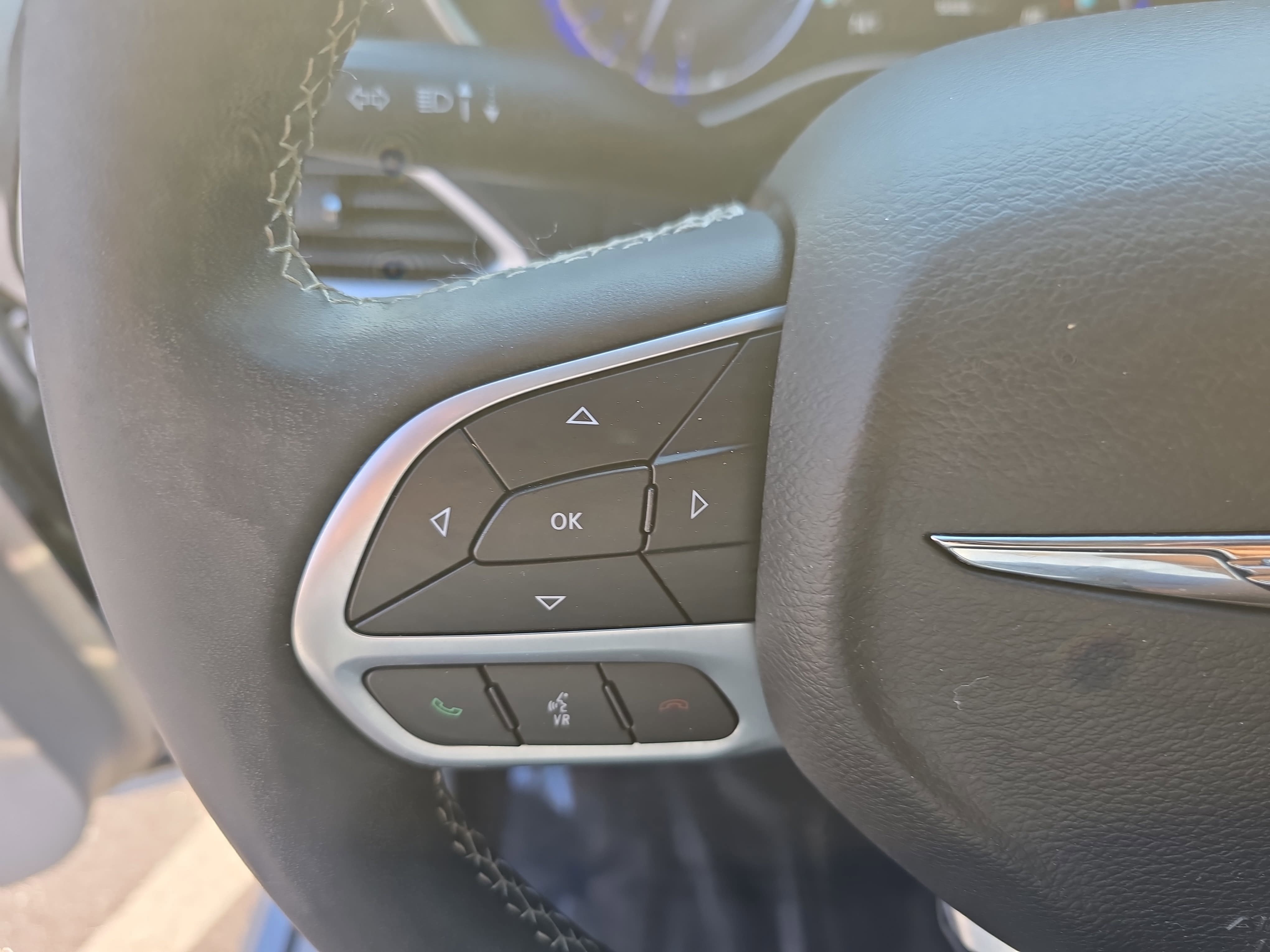 Used 2024 Chrysler Pacifica Touring-L image 19