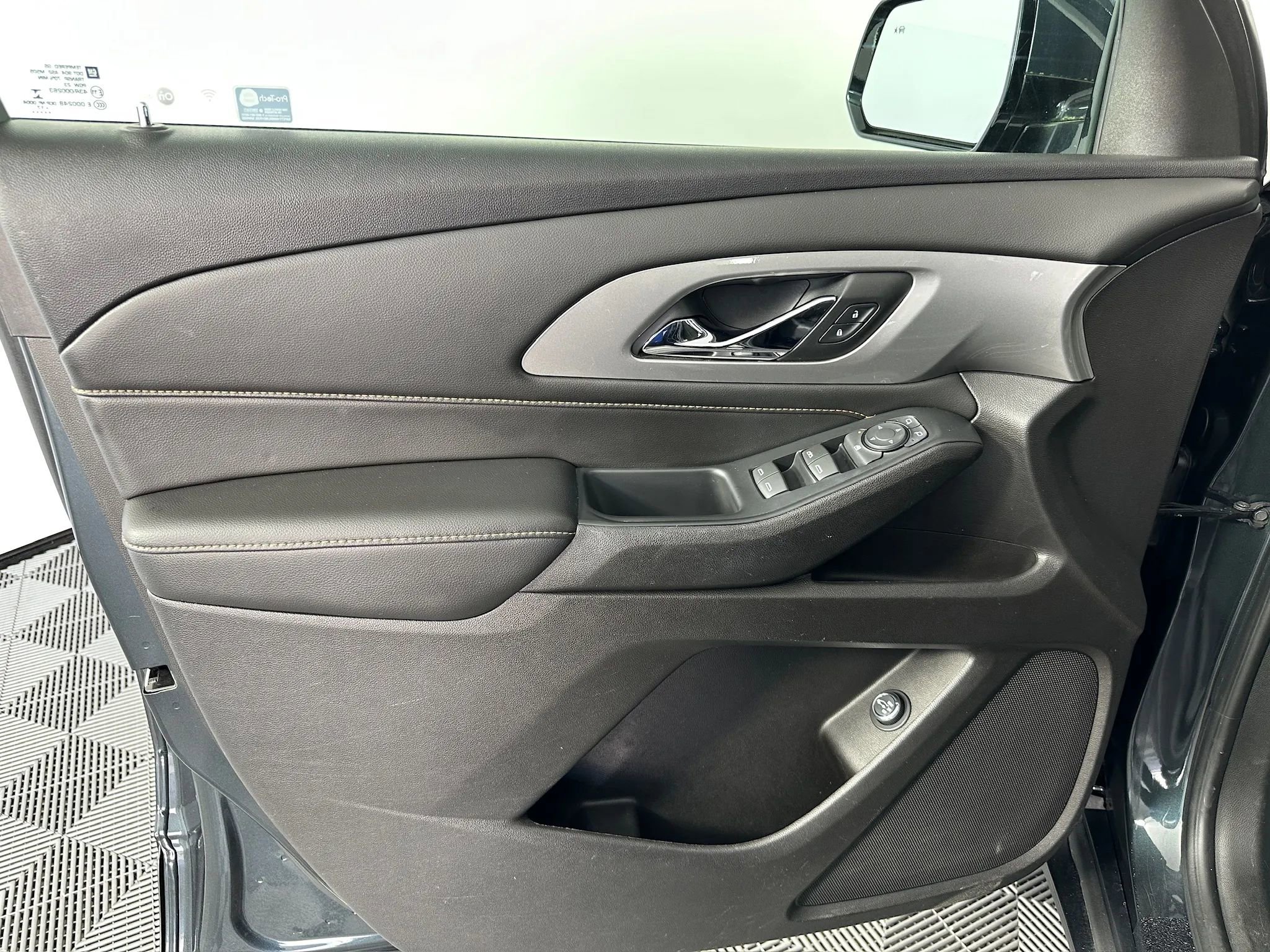 Used 2018 Chevrolet Traverse LT image 23